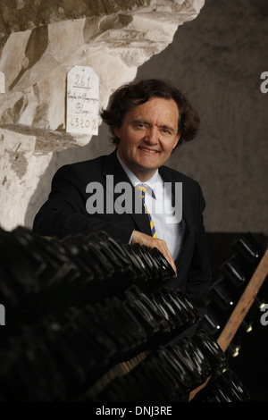 PIERRE-EMMANUEL TAITTINGER IN DEN WEINKELLERN VON TAITTINGER CHAMPAGNER, MARNE (51), CHAMPAGNE-ARDENNE, FRANKREICH Stockfoto