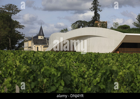 WEINBAU KELLER DES CHATEAU CHEVAL BLANC ENTWORFEN VON CHRISTIAN DE PORTZAMPARC, SAINT-EMILION (33), GIRONDE, AQUITANIEN, FRANKREICH Stockfoto