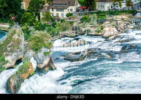 Rheinfall, einem berühmten Wasserfall des Flusses Rhein in der Schweiz Stockfoto