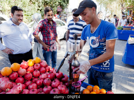 Einen lokalen Saft stand vor der blauen Moschee in Istanbul, Türkei Stockfoto