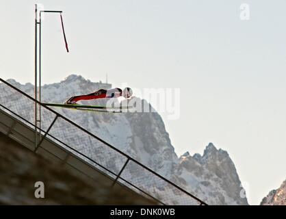 Garmisch-Partenkirchen, Deutschland. 31. Dezember 2013. FIS Weltcup Skispringen für Männer. Simon Ammann (SUI). Bildnachweis: Aktion Plus Sport/Alamy Live-Nachrichten Stockfoto