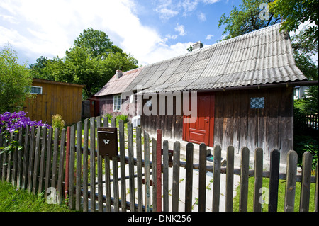 Eine alte hölzerne Wohnhaus in Bodzentyn, das Heilige Kreuz Woiwodschaft, Polen. Stockfoto