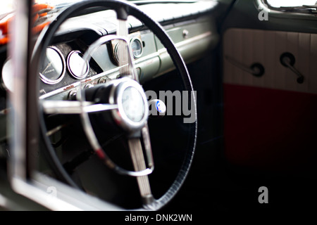 Innenraum eines Oldtimers Stockfoto