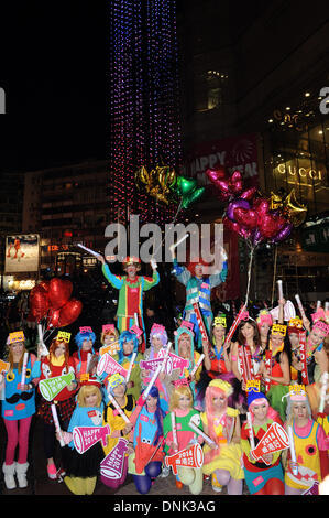 Hong Kong, China. 31. Dezember 2013. Bürgerinnen und Bürger posieren für ein Foto bei einem Countdown-Event für das neue Jahr in Hongkong, Südchina, 31. Dezember 2013. Bildnachweis: Wong Wortspiel Keung/Xinhua/Alamy Live-Nachrichten Stockfoto