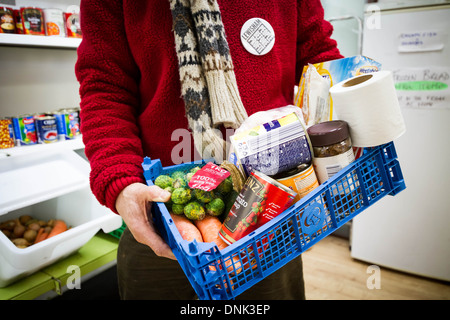 Ray Woolford, betreibt die Lebensmittelbank Lewisham in New Cross, London, UK. Stockfoto