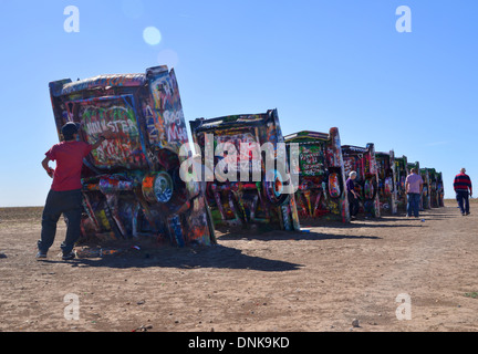 Cadillac Ranch, ein Wahrzeichen der Route 66 in der Nähe von Amarillo, Texas Stockfoto