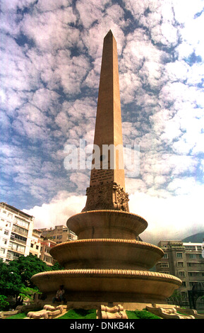 Obelisk in Altamira Plaza in Chacao, Caracas, Venezuela, Juni 2001. Stockfoto