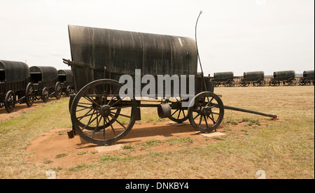 Laager mit Bronze repliken von ox-Wagen an Blut Fluss Weltkulturerbe, Ncome Fluss, KwaZulu-Natal, Südafrika. Stockfoto