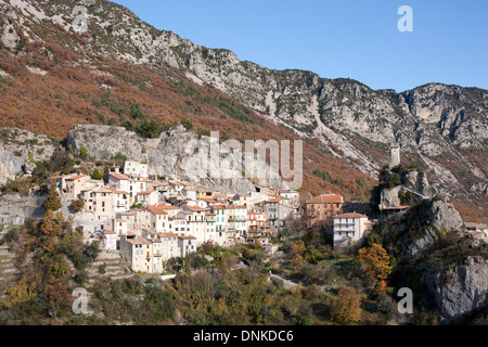 LUFTAUFNAHME. Mittelalterliches Dorf. Sigale, Alpes-Maritimes, das Hinterland der französischen Riviera, Frankreich. Stockfoto