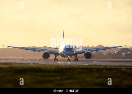 Thomson Airways Boeing 787-8 Dreamliner am Flughafen London-Gatwick, England, Vereinigtes Königreich. Stockfoto