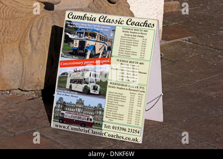 Zeichen mit Zeitplan für Cumbria Classic Trainer Dienstleistungen Stockfoto