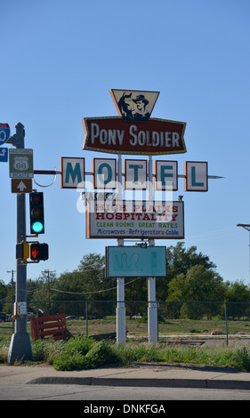 Motel-Schild - Pony Soldier, 60er Jahre Googie-Stil Hotel am Straßenrand Zeichen auf der Route 66, Tucumcari, New Mexico Stockfoto