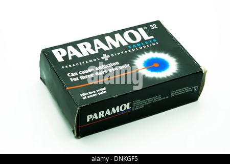 Paramol hohe Festigkeit Paracetamol Tabletten und Box ausgeschnitten weißen Hintergrund Textfreiraum Stockfoto
