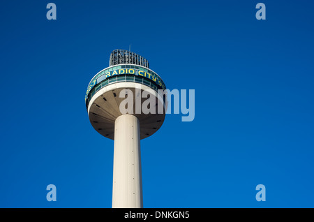 Blick auf den Radio City Tower, auch bekannt als Johanniskraut Leuchtfeuer in Liverpool City centre, England, UK Stockfoto