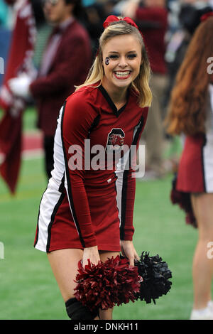 Orlando, Florida, USA. 1. Januar 2014. 1. Januar 2014: South Carolina Gamecocks Cheerleader während der Capital One Bowl zwischen Wisconsin Badgers und die South Carolina Gamecocks im Citrus Bowl in Orlando, FL. Credit: Csm/Alamy Live-Nachrichten Stockfoto