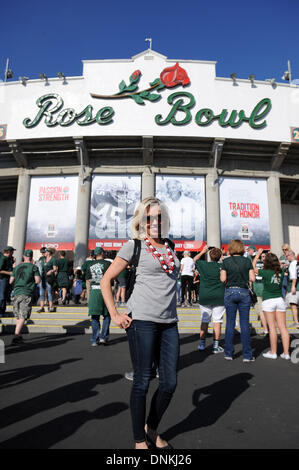 Pasadena, Kalifornien, USA. 1. Januar 2014. Pasadena, CA, USA. 1. Januar 2013. Fans während dem 100. Rose Bowl College-Football-Spiel zwischen der Stanford Kardinal und der Michigan State Spartans im Rose Bowl Stadium in Pasadena, Kalifornien John Green/CSM Credit: Cal Sport Media/Alamy Live News Stockfoto