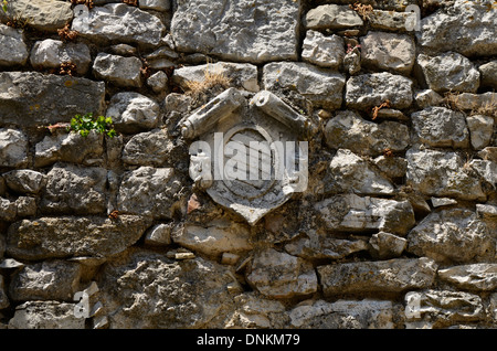 Plomin Istrien Kroatien alte Fischer Dorf Details alten Wappen in die Wand gebaut Stockfoto