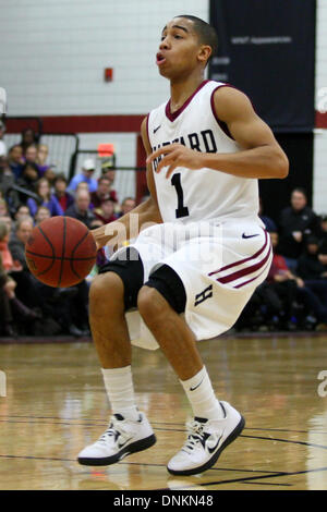 Boston, Massachusetts, USA. 1. Januar 2014. 1. Januar 2014; Harvard Crimson guard Siyani Chambers (1) in Aktion während der NCAA Basketball-Spiel zwischen dem Boston College Eagles und Harvard Crimson im Lavietes-Pavillon. Harvard besiegt Boston College 73-58. Anthony Nesmith/CSM/Alamy Live-Nachrichten Stockfoto