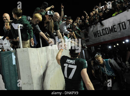 Pasadena, Kalifornien, USA. 1. Januar 2014. Kevin Muma #17 der Michigan State feiert den 100. Rose Bowl College-Football-Spiel zwischen der Stanford Kardinal und der Michigan State Spartans im Rose Bowl Stadium in Pasadena, Kalifornien John Green/CSM Stockfoto
