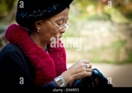 Yao Stamm Frau, Nammay, Muang Sing Bereich, Nordlaos Stockfoto