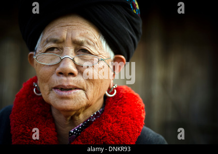 Yao Stamm Frau, Nammay, Muang Sing Bereich, Nordlaos Stockfoto