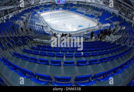 Sotschi, Russland. 19. Dezember 2013. Innenansicht der Shayba-Arena im Olympiapark in Sotschi, Russland, 19. Dezember 2013. Sotschi Gastgeber der Olympischen Winterspiele vom 07. bis 23. Februar 2014. Foto: Jens Büttner/Dpa/Alamy Live News Stockfoto