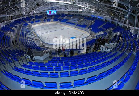 Sotschi, Russland. 19. Dezember 2013. Innenansicht der Shayba-Arena im Olympiapark in Sotschi, Russland, 19. Dezember 2013. Sotschi Gastgeber der Olympischen Winterspiele vom 07. bis 23. Februar 2014. Foto: Jens Büttner/Dpa/Alamy Live News Stockfoto