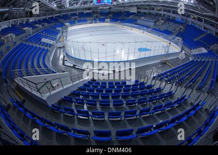 Sotschi, Russland. 19. Dezember 2013. Innenansicht der Shayba-Arena im Olympiapark in Sotschi, Russland, 19. Dezember 2013. Sotschi Gastgeber der Olympischen Winterspiele vom 07. bis 23. Februar 2014. Foto: Jens Büttner/Dpa/Alamy Live News Stockfoto