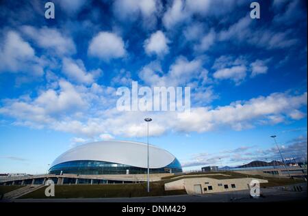 Sotschi, Russland. 19. Dezember 2013. Außenansicht des Bolschoi Ice Dome im Olympia-Park in Sotschi, Russland, 19. Dezember 2013. Sotschi Gastgeber der Olympischen Winterspiele vom 07. bis 23. Februar 2014. Foto: Jens Büttner/Dpa/Alamy Live News Stockfoto