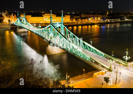 Budapest, Ungarn. Szabadsag, Liberty Brücke verbindet Buda und Pest über die Donau, im Jahr 1896 erbaut. Stockfoto