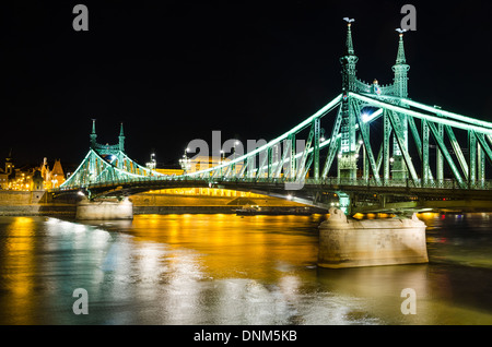 Budapest, Ungarn. Szabadsag, Liberty Brücke verbindet Buda und Pest über die Donau, im Jahr 1896 erbaut. Stockfoto