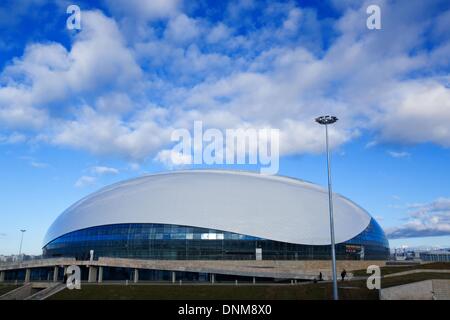 Sotschi, Russland. 19. Dezember 2013. Außenansicht des Bolschoi Ice Dome im Olympia-Park in Sotschi, Russland, 19. Dezember 2013. Sotschi Gastgeber der Olympischen Winterspiele vom 07. bis 23. Februar 2014. Foto: Jens Büttner/Dpa/Alamy Live News Stockfoto