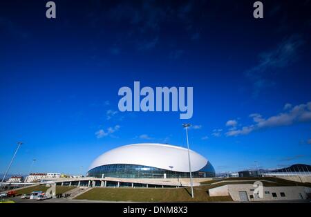 Sotschi, Russland. 19. Dezember 2013. Außenansicht des Bolschoi Ice Dome im Olympia-Park in Sotschi, Russland, 19. Dezember 2013. Sotschi Gastgeber der Olympischen Winterspiele vom 07. bis 23. Februar 2014. Foto: Jens Büttner/Dpa/Alamy Live News Stockfoto