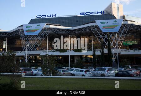 Sotschi, Russland. 19. Dezember 2013. Außenansicht des Hauptgebäudes des Flughafens in Sotschi, Russland, 19. Dezember 2013. Sotschi Gastgeber der Olympischen Winterspiele vom 07. bis 23. Februar 2014. Foto: Jens Büttner/Dpa/Alamy Live News Stockfoto