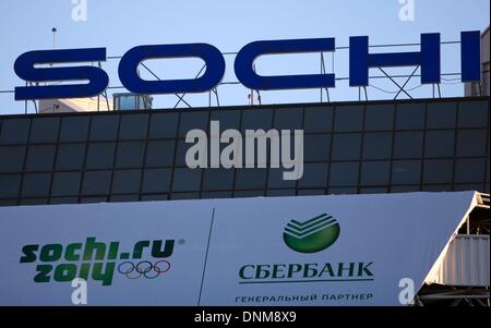 Sotschi, Russland. 19. Dezember 2013. Außenansicht des Hauptgebäudes des Flughafens in Sotschi, Russland, 19. Dezember 2013. Sotschi Gastgeber der Olympischen Winterspiele vom 07. bis 23. Februar 2014. Foto: Jens Büttner/Dpa/Alamy Live News Stockfoto