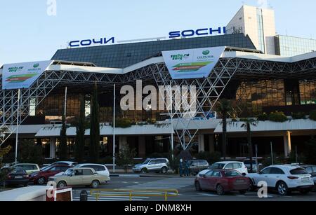 Sotschi, Russland. 19. Dezember 2013. Außenansicht des Hauptgebäudes des Flughafens in Sotschi, Russland, 19. Dezember 2013. Sotschi Gastgeber der Olympischen Winterspiele vom 07. bis 23. Februar 2014. Foto: Jens Büttner/Dpa/Alamy Live News Stockfoto