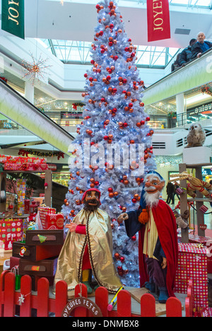 Paris, Frankreich, Weihnachtsschmuck, Baum, im Einkaufszentrum in Montreuil 'La Grande Porte' WEIHNACHTEN IN PARIS Stockfoto