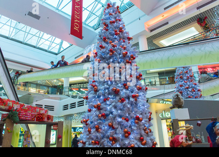 Paris, Frankreich, Weihnachtsdekorationen im Einkaufszentrum in Montreuil, 'La Grande Porte', moderne Inneneinrichtung, WEIHNACHTEN IN PARIS Stockfoto