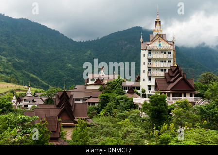 Khao Kho, Thailand, die Tempelanlage Wat Phra Kaew Thart Pha Stockfoto