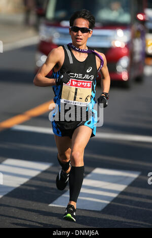 Präfektur Gunma Goverment, Gunma, Japan. 1. Januar 2014. Ryotaro Nitta (Konica Minolta), 1. Januar 2014 - Ekiden: Neujahr Ekiden 2014 58. All Japan industrielle Ekiden Rennstart & Ziel bei der Präfektur Gunma Goverment, Gunma, Japan. Bildnachweis: YUTAKA/AFLO SPORT/Alamy Live-Nachrichten Stockfoto