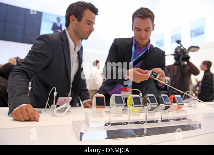 Berlin, Deutschland, Samsung Galaxy Gear am Stand von Samsung auf der IFA 2013 Stockfoto