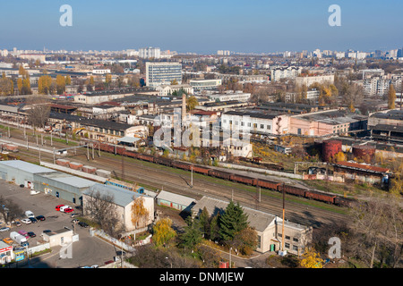 Industriegebiet mit Eisenbahn. Svyatoshin, Kiew, Ukraine. Stockfoto