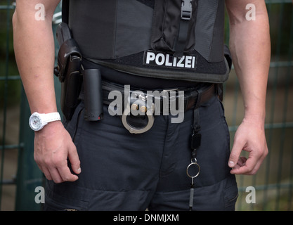 Berlin, Deutschland, Detail Schuss eines Polizisten in Aktion Stockfoto