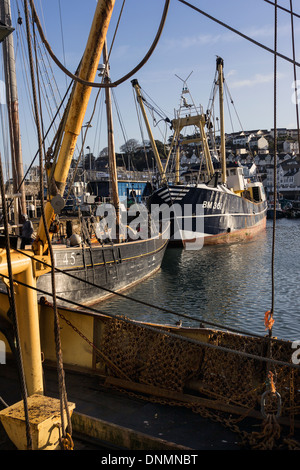 Boot, Brixham, Devon, Flotte, alte Schiff aground auf neuere, Brixham, Torbay, alt, Bootsdeck Angeln Angeln, beugen, cruise, rau, niemand, n Stockfoto