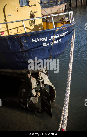 Heck des Fischerboot, Brixham, Devon, Schaden, Johannes, Trawler, bm, Boot, Mole, Brixham, Küste, Devon, England, Fischen, Angeln, h Stockfoto