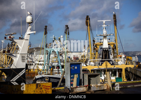 Boot, Brixham, Devon, Flotte, alte Schiff aground auf neuere, Brixham, Torbay, alt, Bootsdeck Angeln Angeln, beugen, cruise, rau, niemand, n Stockfoto