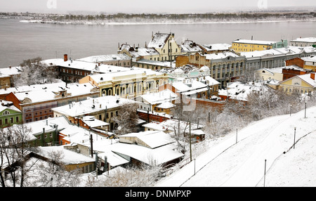 Älteste Straße und Bahndamm im Winter Nischni Nowgorod, Russland Stockfoto