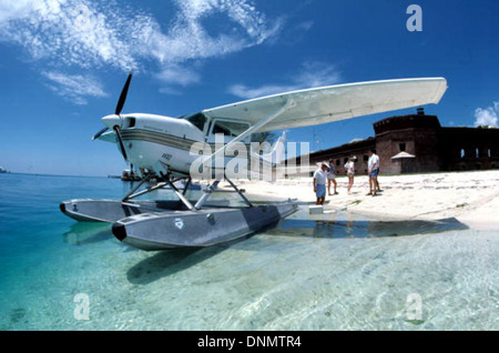 Wasserflugzeug am Strand von Fort Jefferson: Garden Key, Dry Tortugas, Florida Stockfoto