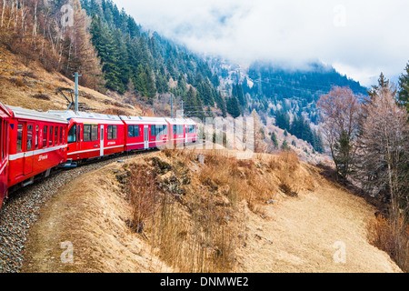 Bernina-Express, Reisen von Lugano nach St. Moritz, in der Nähe von Berninapass, Schweiz, Europa Stockfoto