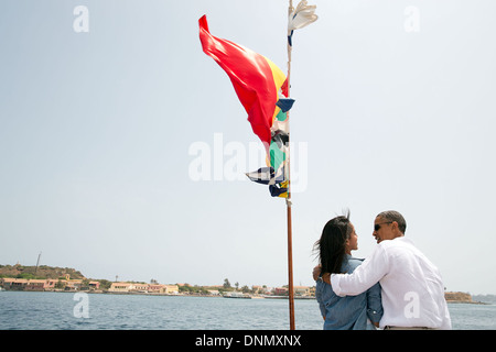 US-Präsident Barack Obama und Tochter Malia Vortrag über den Bogen von einer Fähre reist 27. Juni 2013 in Goree Island, Senegal. Stockfoto